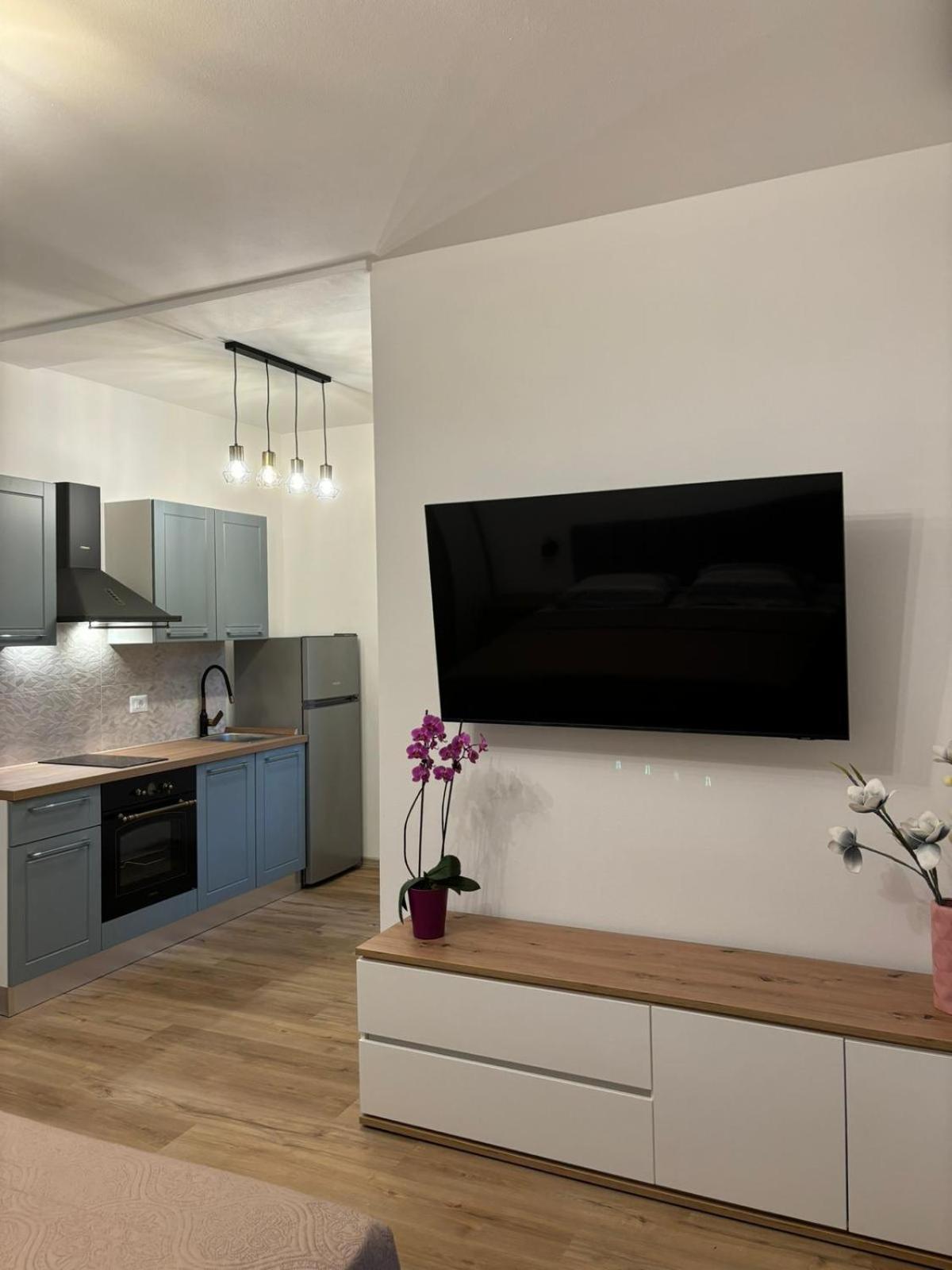 Apartment And Room Marlen Rovinjsko Selo Esterno foto