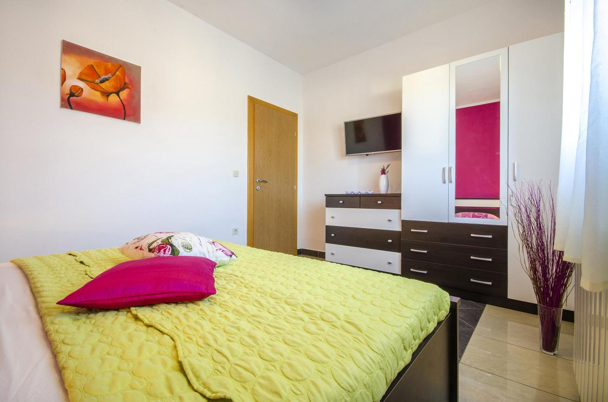 Apartment And Room Marlen Rovinjsko Selo Camera foto